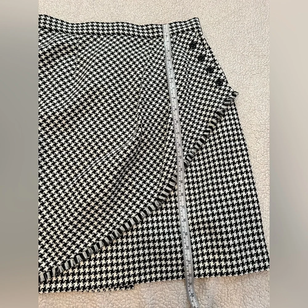 Tahari Houndstooth flare fringe edge Skirt women’s size 10 black white coquette